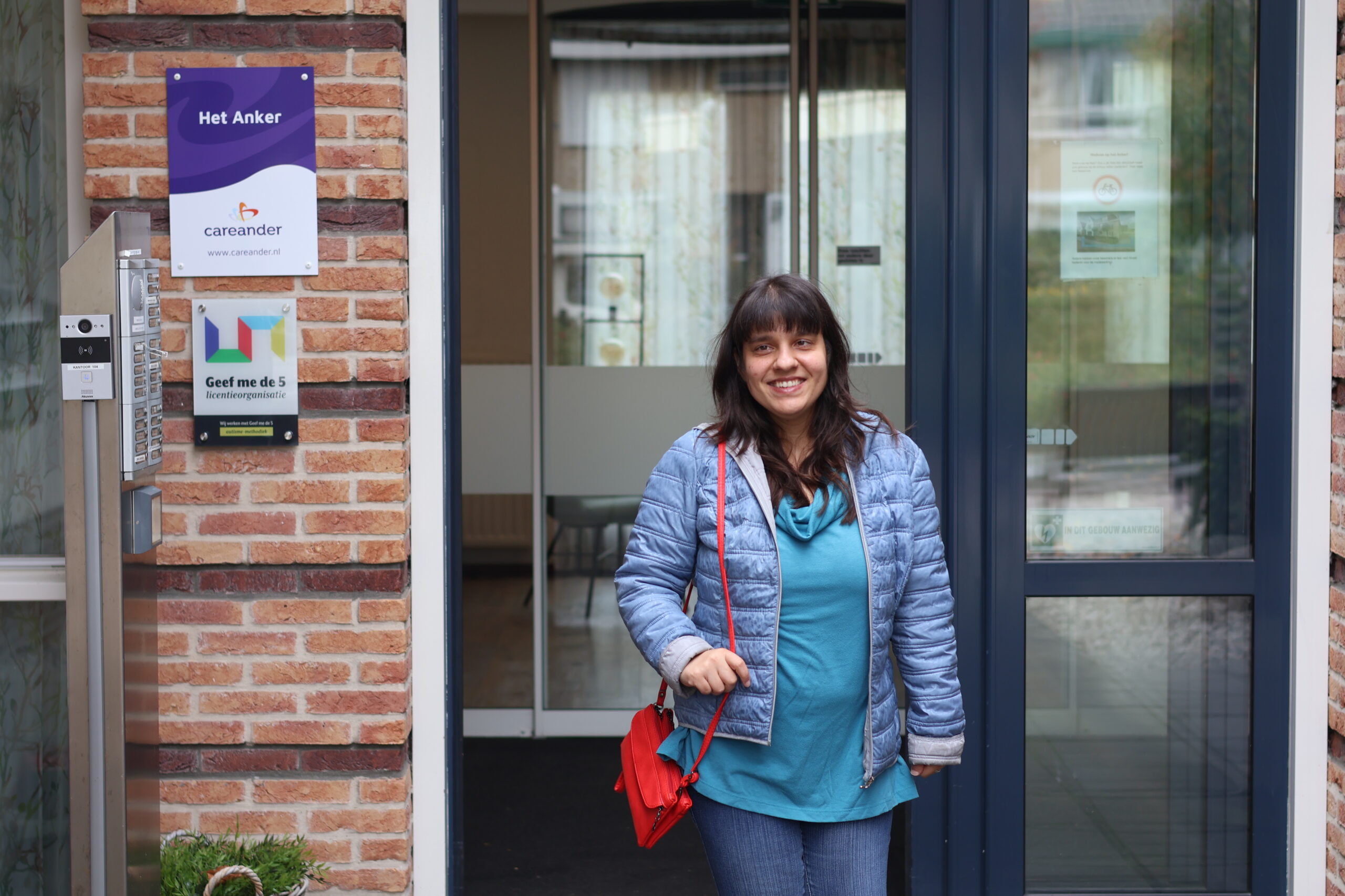 Denisa reist zelfstandig met de taxi: “Zo voelt vrijheid”